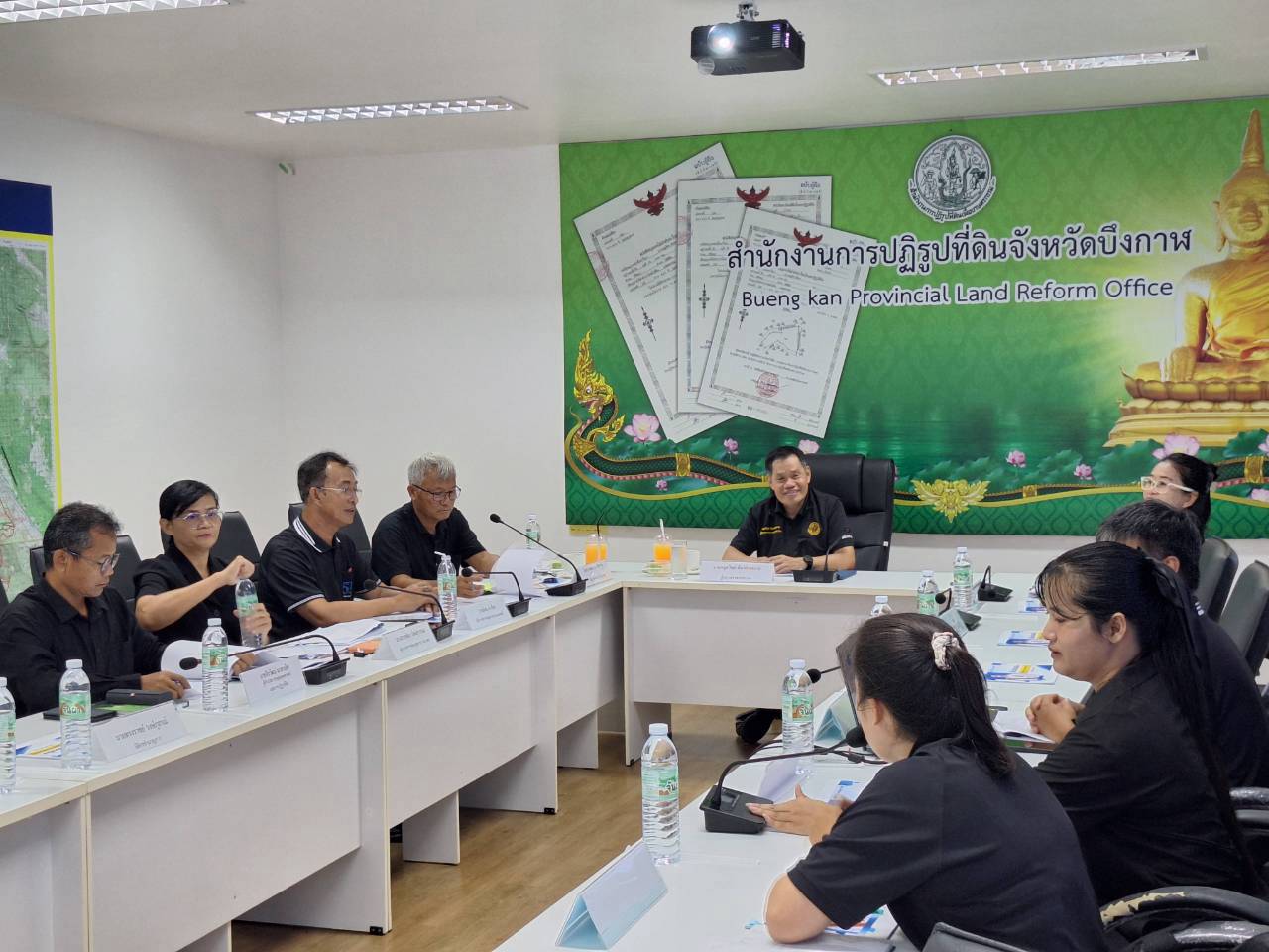 title - ผู้ตรวจราชการ ส.ป.ก. ลงพื้นที่จังหวัดบึงกาฬ ประชุมติดตามความก้าวหน้าผลการดำเนินงาน พร้อมตรวจเยี่ยมให้กำลังใจเกษตรกรต้นแบบผู้นำเกษตรกรรมยั่งยืนในเขตปฏิรูปที่ดิน 